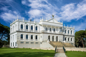 Obraz premium Palace-museum from the 19th century, headquarters of the Acebrón interpretation center in the Doñana National Park