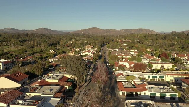 Aerial view of Rancho Santa Fe, a wealthy community in San Diego, California. Drone descending.