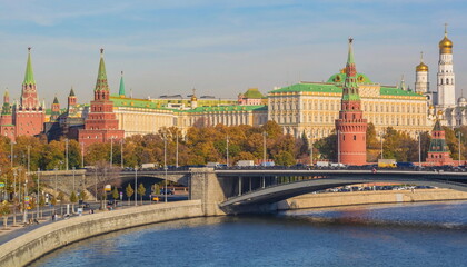 Fototapeta na wymiar Beautiful view of Moscow - the Kremlin, the embankment and the Kremlin bridge