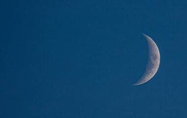 Obraz na płótnie Canvas half moon in the sky 