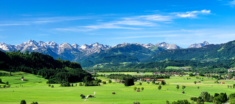 Panorama von Tal in den Alpen, Bayern, Oberallg&auml;u