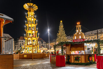 Weihnachtsmarkt in Dresden auf dem Altmarkt