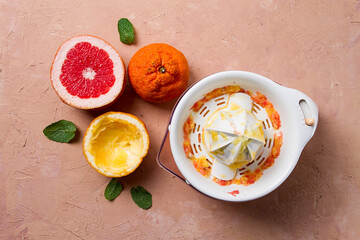 citrus juicer, sliced fruit, glass with ice, close-up, no people, breakfast,