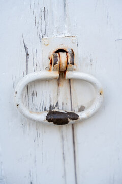 poign&eacute;e de porte ancienne et rouill&eacute;e