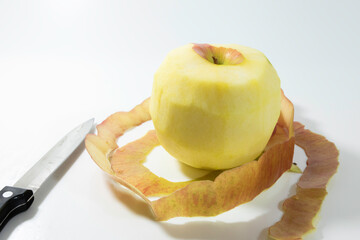 皮を剥いたりんご