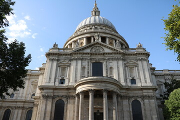 Fototapeta na wymiar Sideview of Saint Paul´s Cathedral in London, England Great Britain