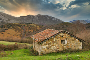 Fototapeta na wymiar Cabin at Puertos de Marabio Natural Monument, Teverga municipality, Asturias, Spain