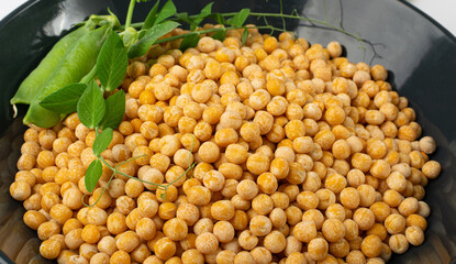 Dry Yellow Peas Isolated, Whole Pea Pile, Raw Legume, Dry Yellow Peas on White Background