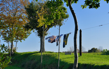 Du linge qui séche sur un fil © aquaphoto