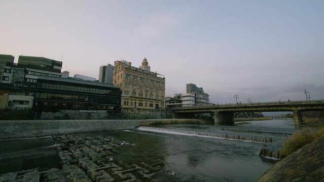冬の夕方、京都鴨川