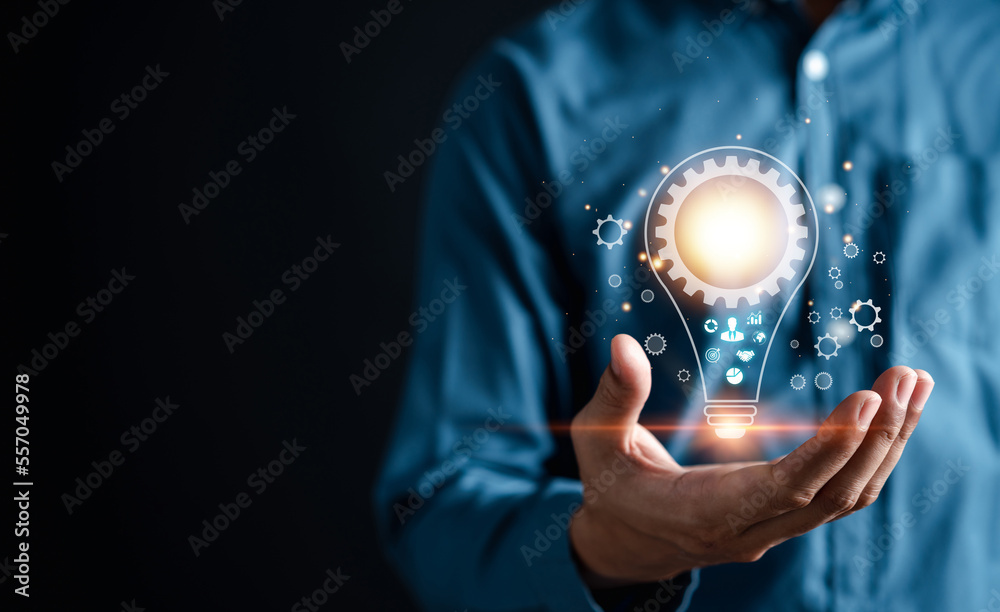 Aufkleber man hand holding lightbulb with learning educate which for mind, creative, idea, innovation, motivat