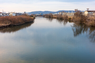 日本の岡山県岡山市で散歩中に見た川