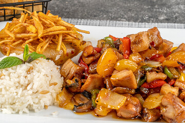  Chicken sauteed with vegetables served with rice, potatoes and bread