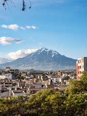 Volc&aacute;n Chimborazo desde Riobamba en Ecuador