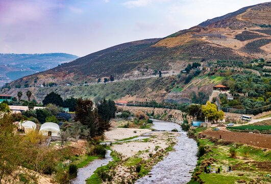 نزهة وادي الزرقاء- جبال جميلة لشارع الاردن - Picnic of al- zarqa valley- Jordan