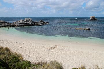 Fototapeta na wymiar indian ocean at fays bay rottnest island (australia) 