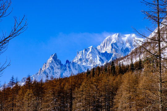 Aiguille Noire De Peuterey E Monte Bianco