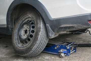 Car mechanic repaire tire  wheels