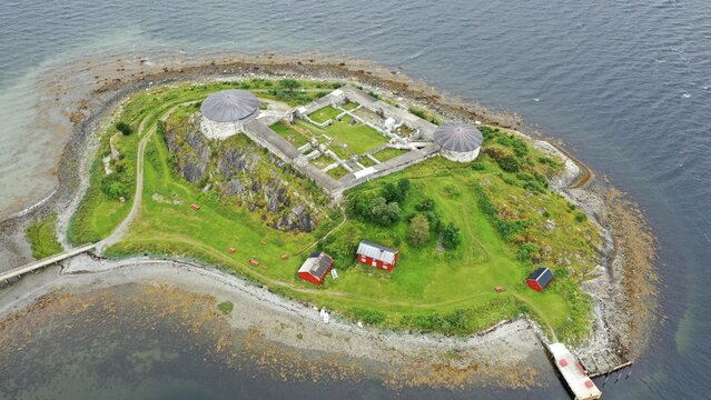 survol du fjord de Trondheim et Ch&acirc;teau de Steinvikholm (Trondheimsfjord)
