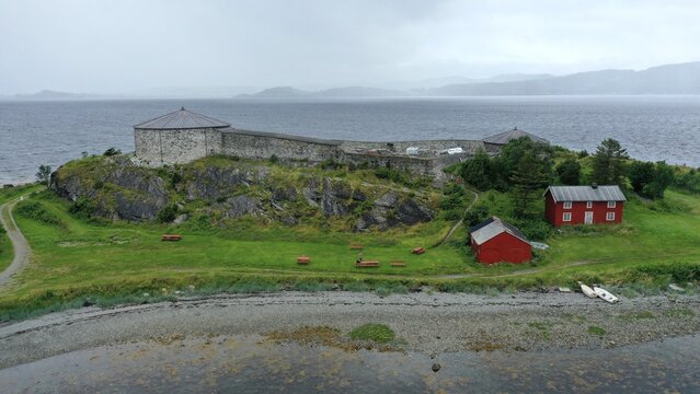 survol du fjord de Trondheim et Ch&acirc;teau de Steinvikholm (Trondheimsfjord)