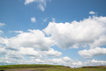 阿蘇　草原と青空