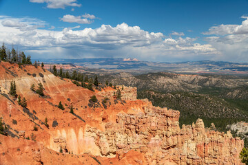 Fototapeta na wymiar Lovely view of Yovimpa Point at Bryce with clouds