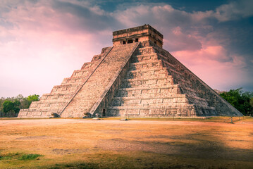 Fototapeta na wymiar Chichen Itza, Mexico - Famous pyramid El Castillo, Kukulcan ruins of Maya civilization.