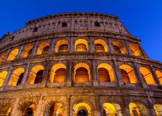 Fototapeta premium Colosseum (Coliseum) building at night, Rome, Italy