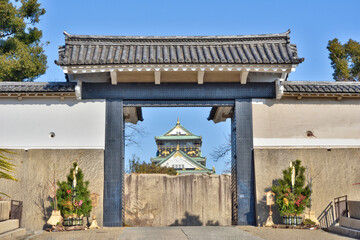大阪城の桜門と門松