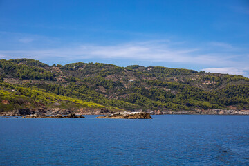 Fototapeta na wymiar Coastline On Skopelos island, Greece 