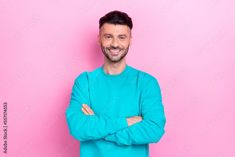 Poster Photo of young model brunet hair man wear blue stylish pullover crossed hands successful entrepreneur smiling isolated on pink color background