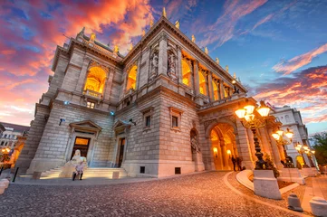 Papier Peint photo Budapest The Hungarian Royal State Opera House in Budapest, Hungary at sunset, considered one of the architect's masterpieces and one of the most beautiful in Europe.