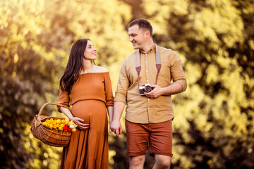 Portrait of a happy pregnant couple at a picnic