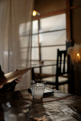 reading women in the cafe