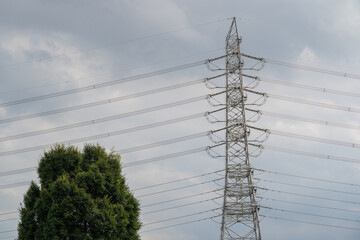 電気を安定供給する送電線