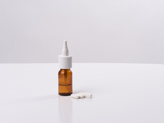 Spray nasal et pilule - médicament