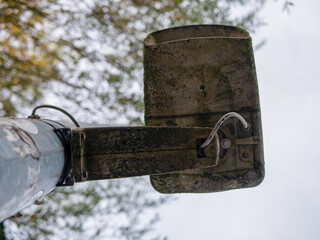 speaker on post from the bottom