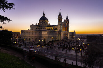 Obraz premium Madrid, Spain 28-12-2022 The Almudena Cathedral during a colorful sunset, it is the most important and Catholic religious building in Madrid and a visit is free of charge except for the crypt 
