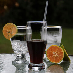 Café frío y limonada. 