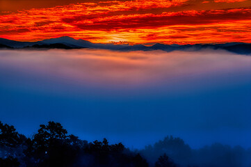 Fototapeta na wymiar Smoky Mountain Dawn
