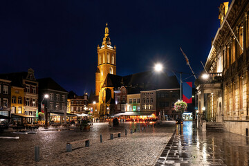 Fototapeta na wymiar Roermond Holland Netherlands Altstadt, Marktplatz am Rathaus