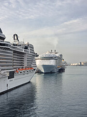 Fototapeta na wymiar cruise ship in port