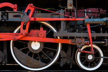 Fototapeta na wymiar Rodas de trem antigo. Locomotiva, vagão.