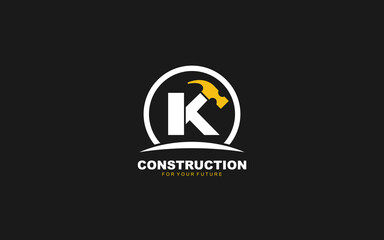 Obraz premium K logo construction vector for woodworking company. initial letter hammer template vector illustration for your brand.