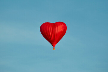 Fototapeta na wymiar heart shaped balloon in the sky