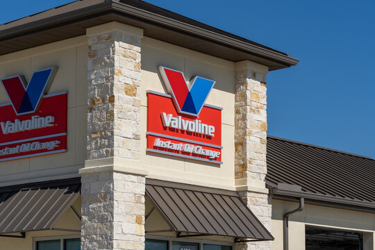 Pearland, TX, USA - March 1, 2022: A Valvoline store sign on the building. Valvoline Inc. is an American manufacturer and distributor of Valvoline-brand automotive oil, additives, and lubricants.