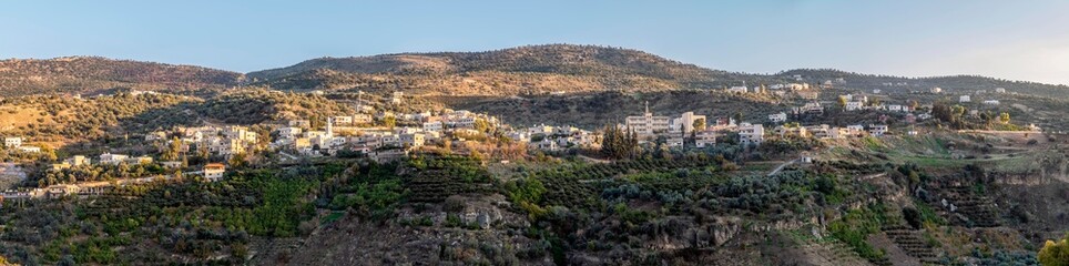 Fototapeta na wymiar قرية راجب والوادي الصافي- الاردن- Rajeb village and the pure valley - Jordan