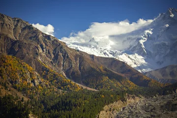 Cercles muraux Nanga Parbat Beautiful autumn view of Nanga Parbat mountain, picture taken on the way to Nanga Parbat Base Camp, Pakistan