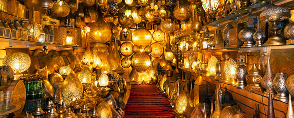 lighting shop in the souk of marrakech - obrazy, fototapety, plakaty