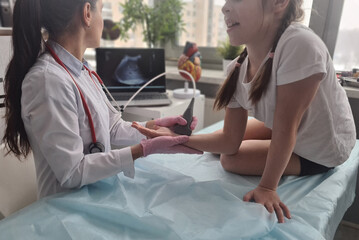 Diagnosis of the hand of the wrist of child girl was carried out using ultrasound